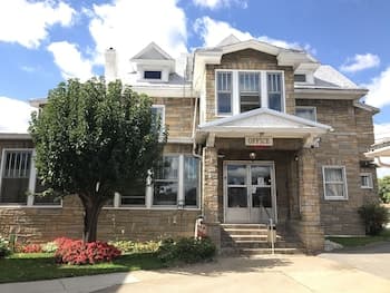 Colonial Hotel-Motel