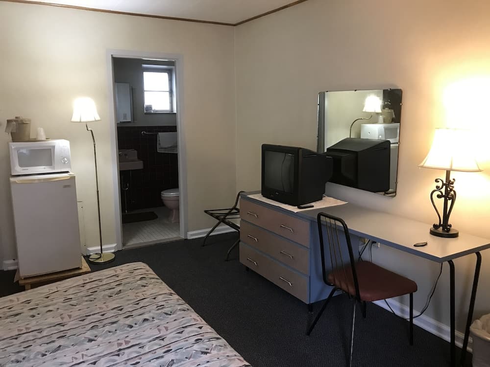 Colonial Hotel-Motel