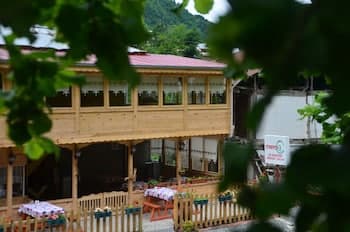 Meroli Ev Pansiyonu ve Yöresel Tatlar