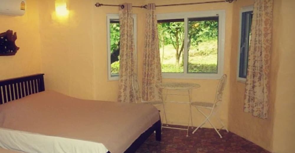 Baandin Chiewlarn Resort