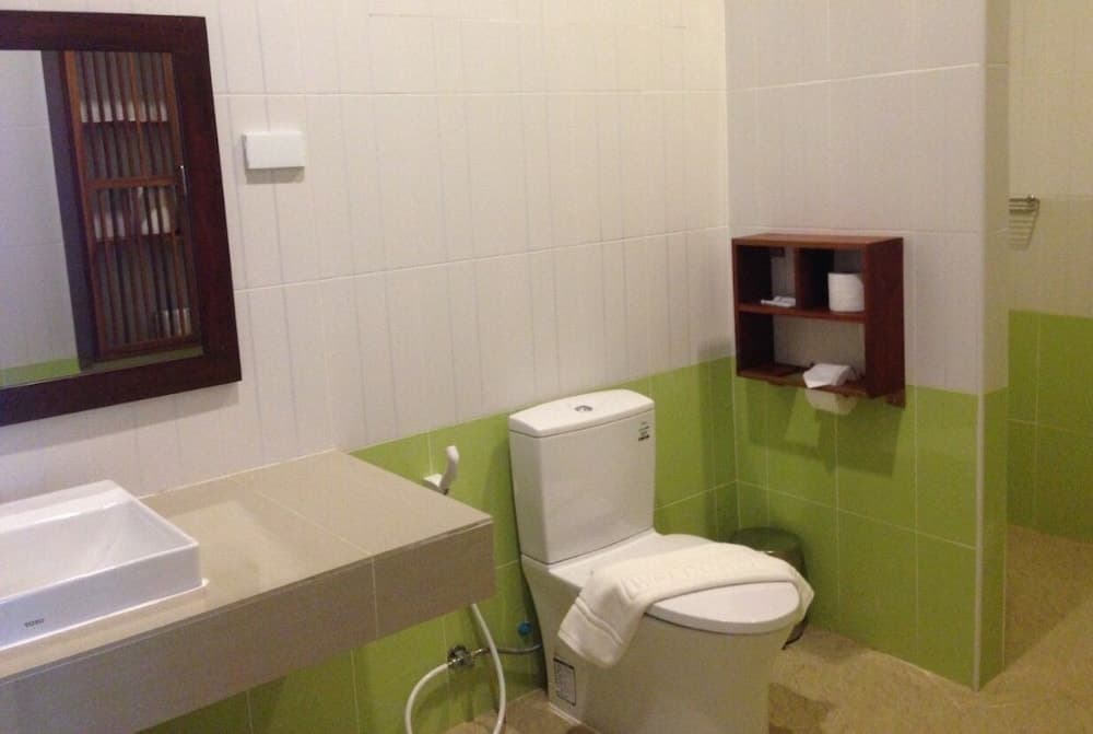 Nan Green Lake View Resort