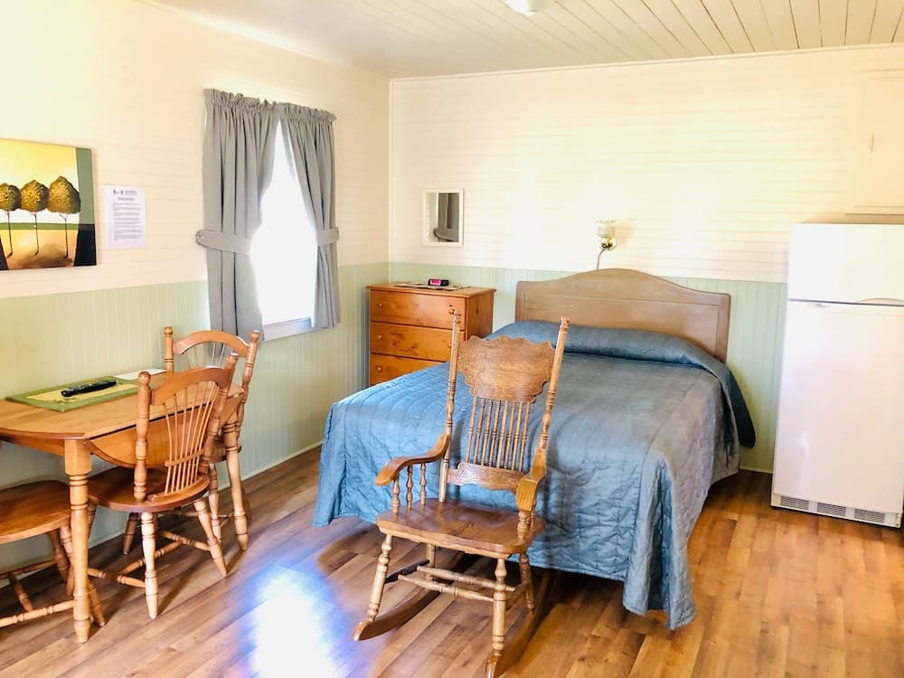 Green Gables Bungalow Court