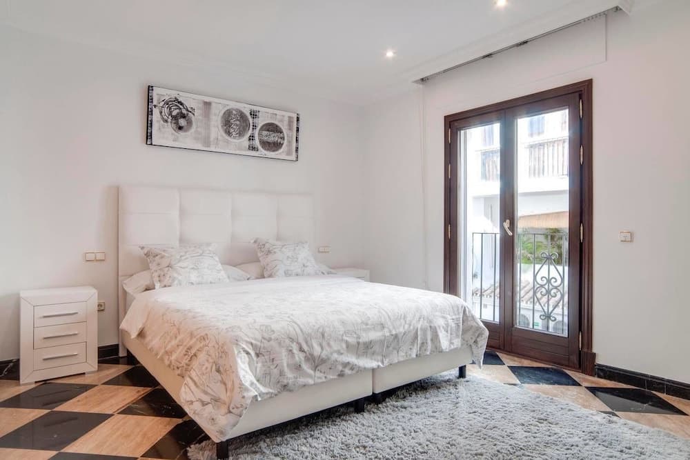 InstaStay Front line Harbor Apartment