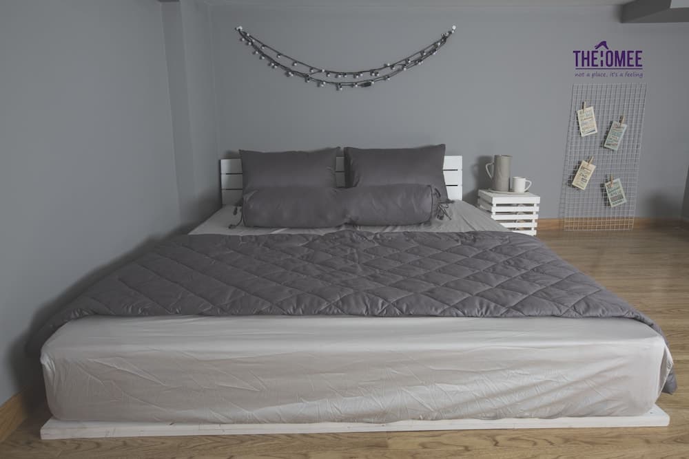 The Homee Cozy Modern Studio Apartment