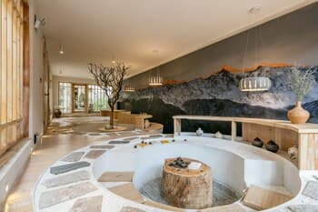 Shangri-la Karesansui Hotel