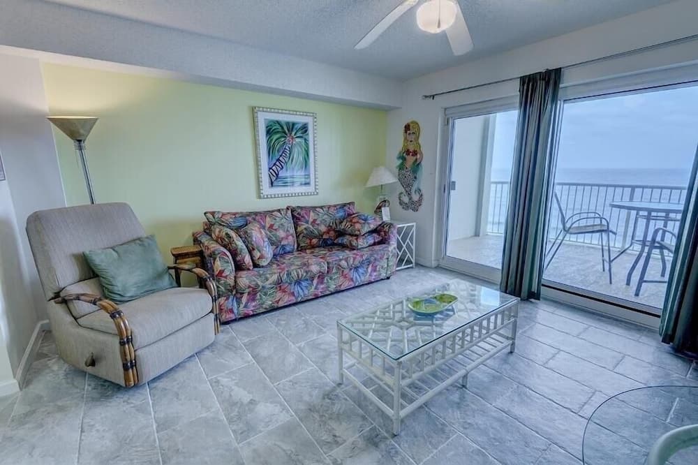 Tradewinds 602 1 Bedroom Condo by RedAwning