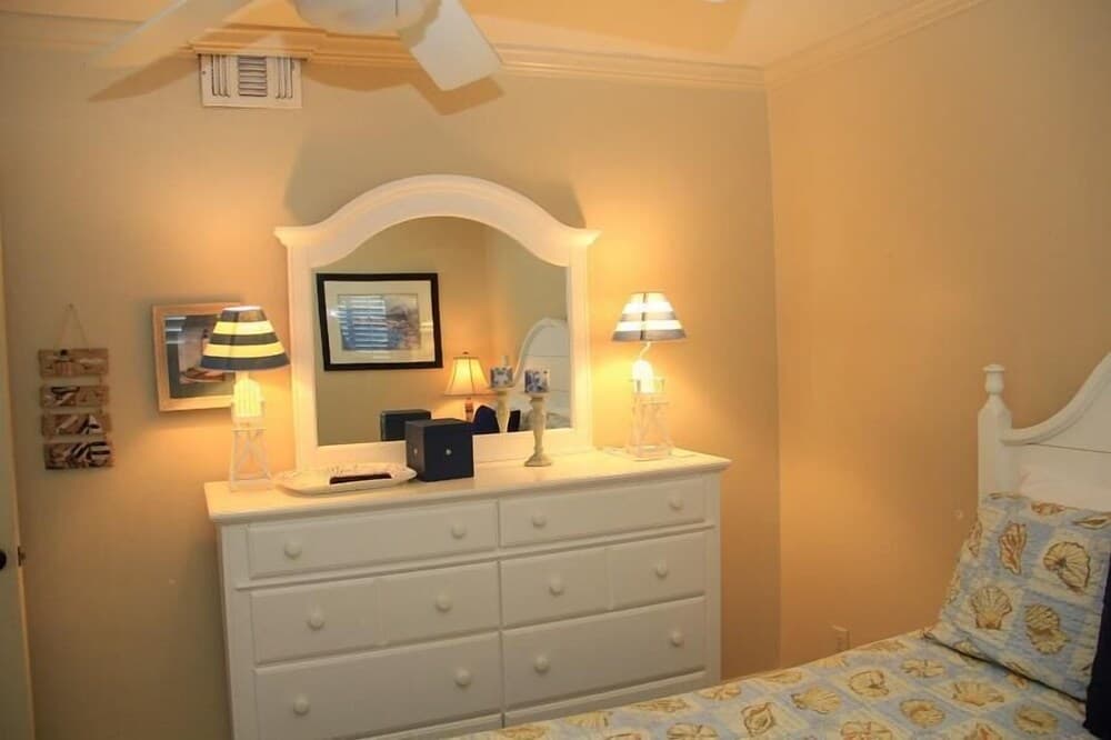 Whaler Minium 4d 3 Bedroom Condo by RedAwning