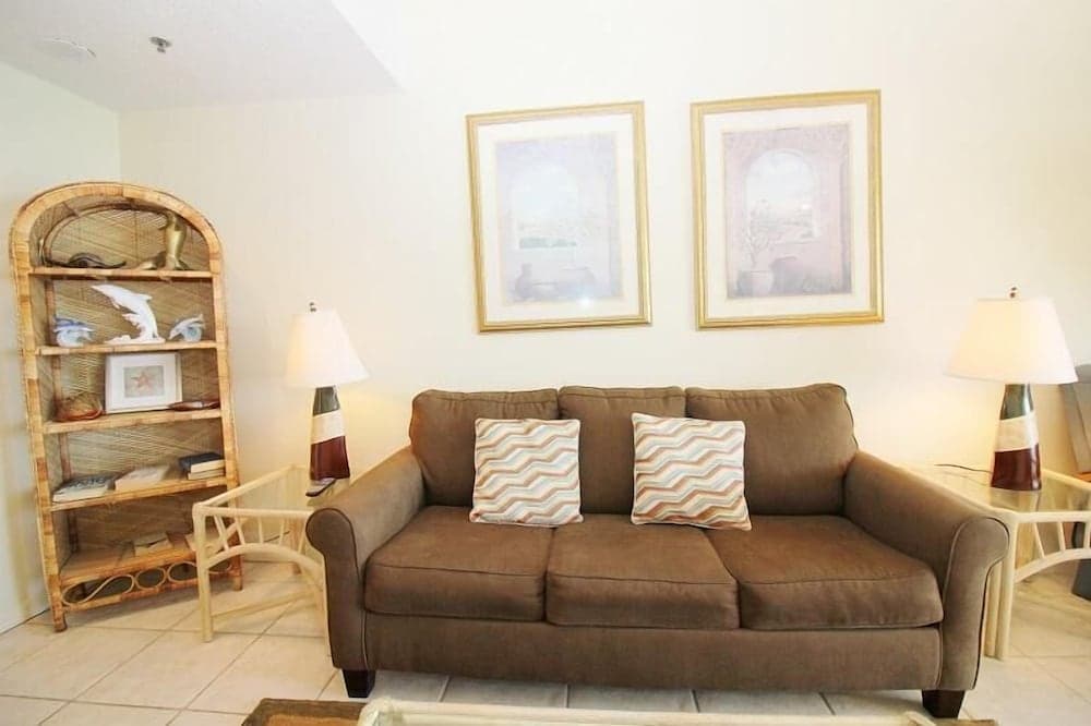 Phoenix 1144 1 Bedroom Condo by RedAwning