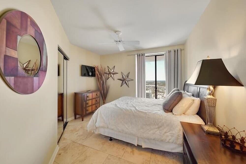 Pelican Pointe 1406 3 Bedroom Condo