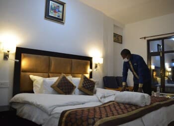 Hotel D'Zojila - Kargil