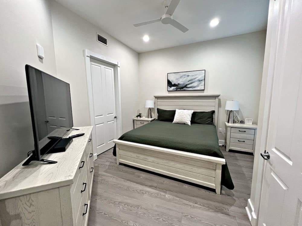 Island Tower 2601 Penthouse East by RedAwning