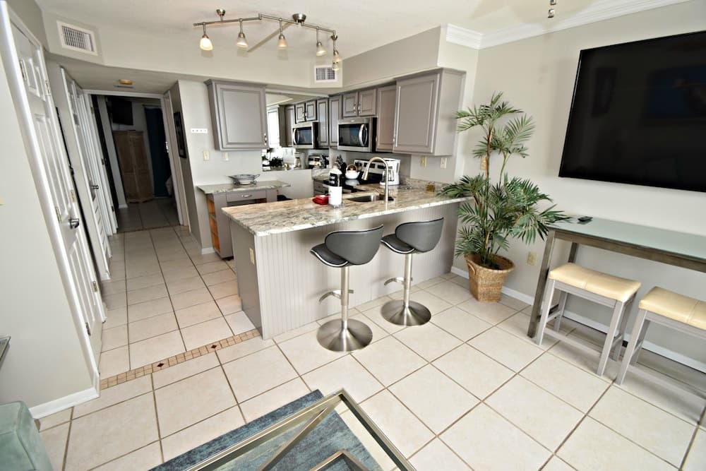 Gulf Shores Surf & Racquet Club 606a 1 Bedroom Condo by RedAwning