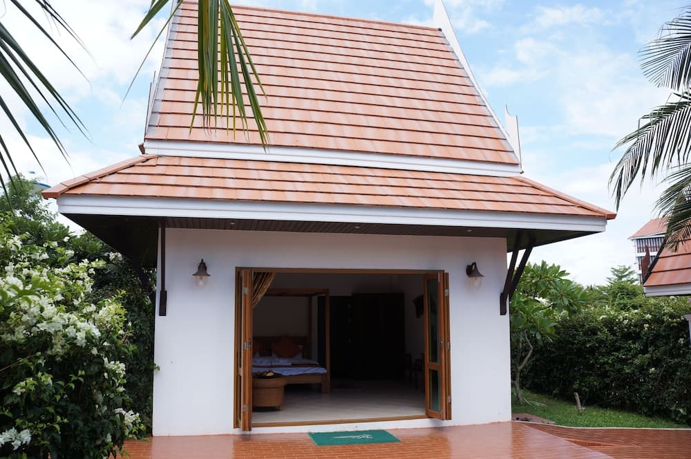 VIP Chain Resort Pool Villa