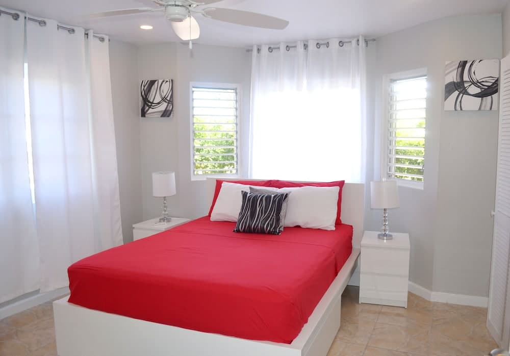 Bay Pointe Yacht Club 2BD Apartment OLR