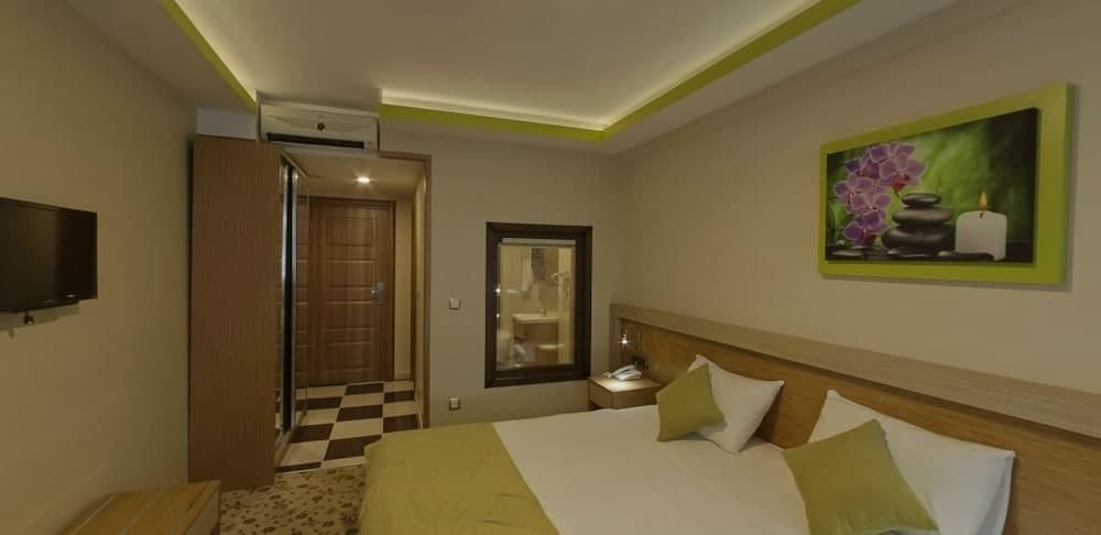 Apameia Hotel