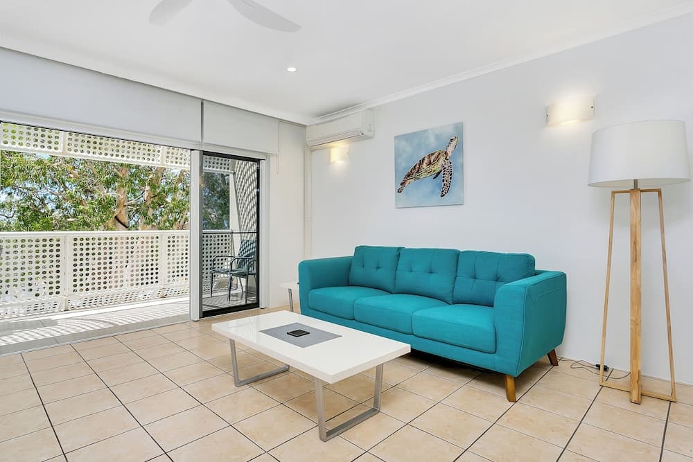 Hibiscus On Palm Cove at Marlin Waters