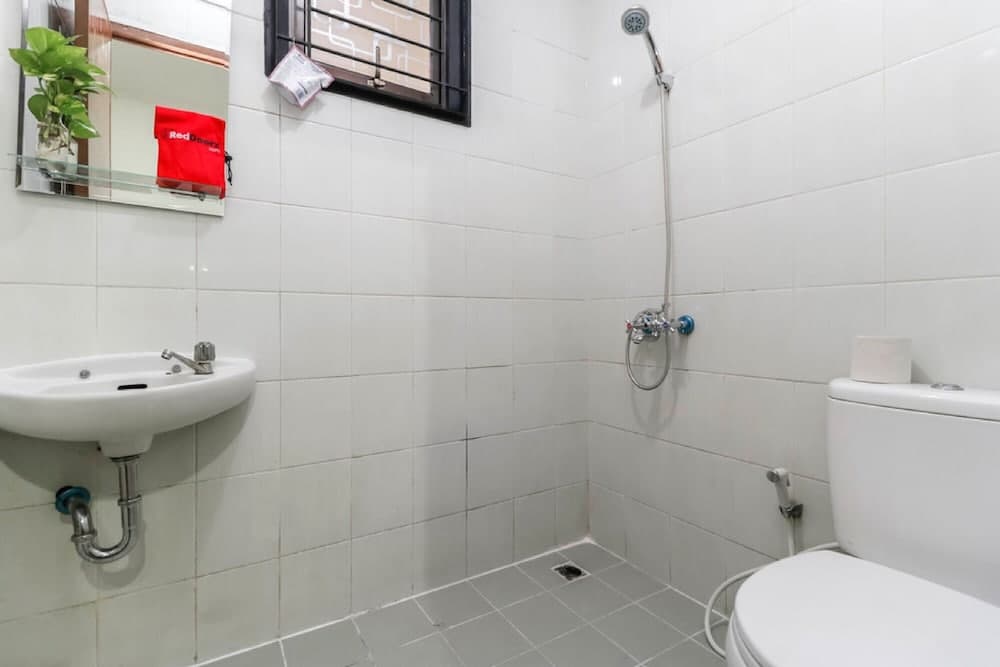 RedDoorz Plus near Trisakti University