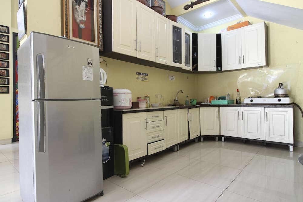 RedDoorz Near Borobudur Temple