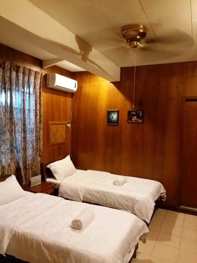 Palau Island Garden Hotel