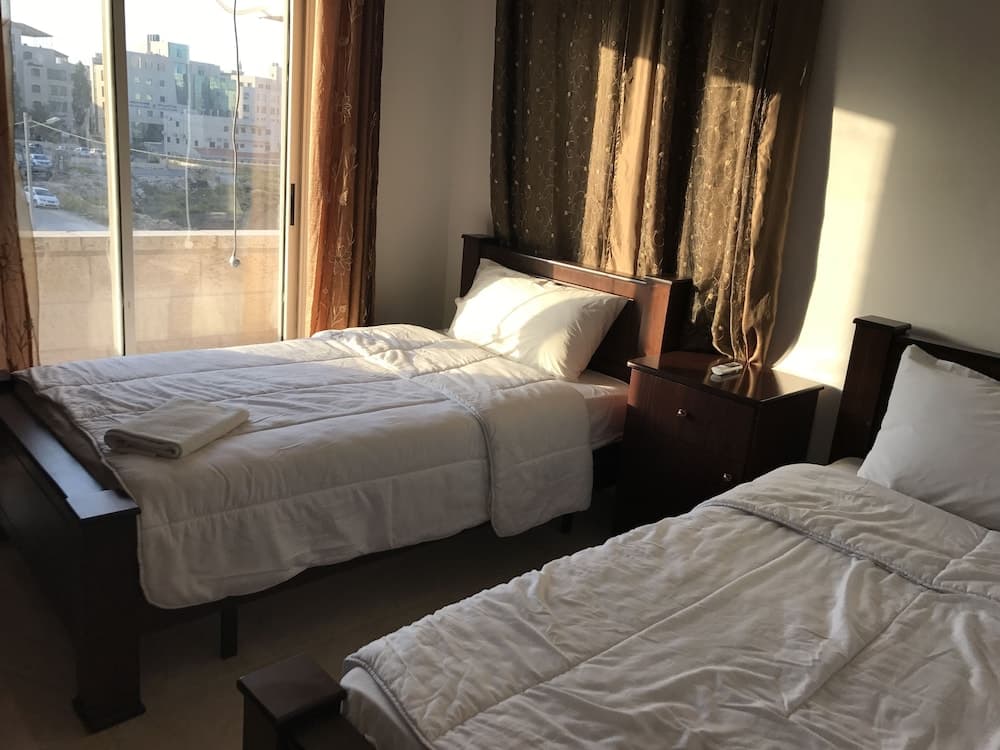 Signature Suite - Al Zahra Towers