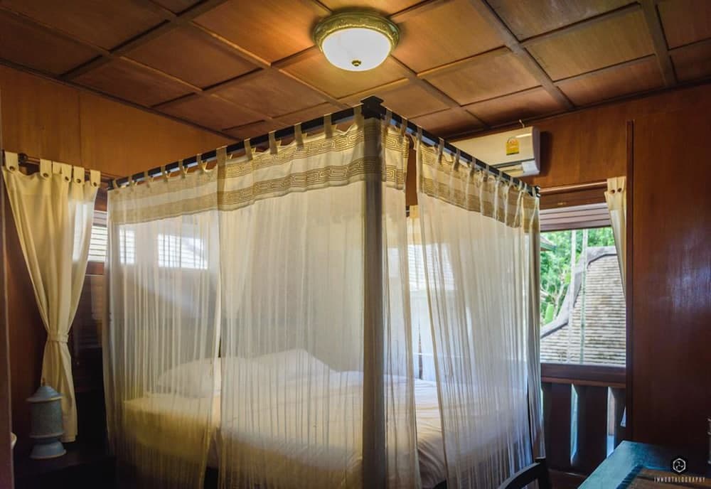 Loam Boutique & Cafe