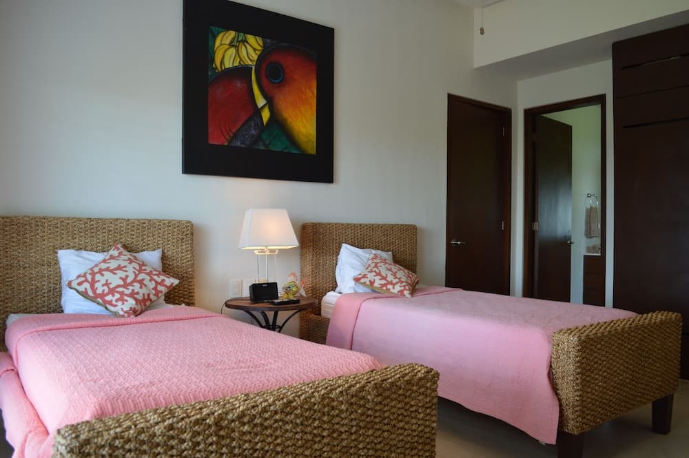 Okol Paraiso by Riviera Rentals