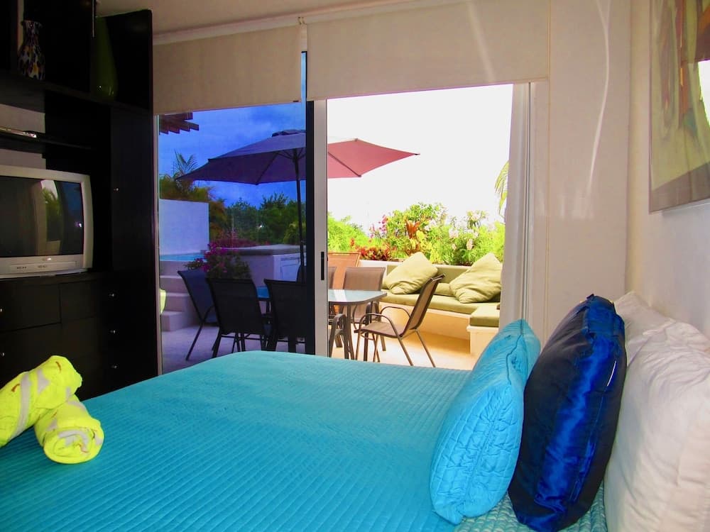 Bosque de los Aluxes Condos with private pool by PPR