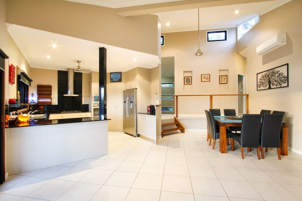 Larimar on Turtle Bay