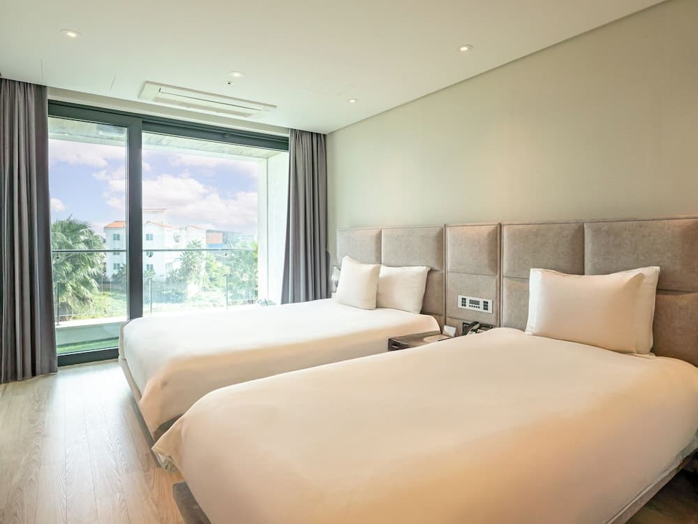 Hotel & Pool Villa Attirance