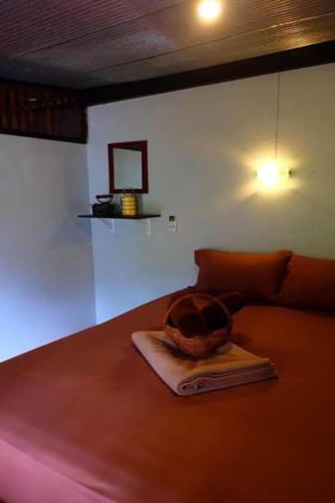 Copa Lanta Guesthouse