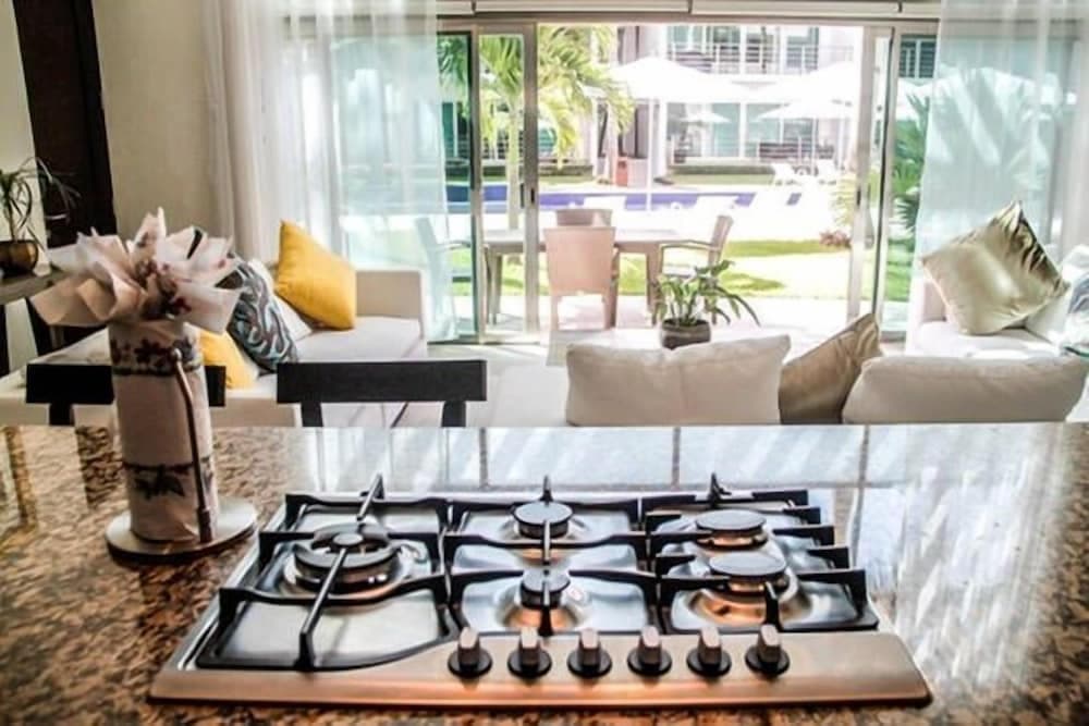 Via 38 Buda By Playa Paradise