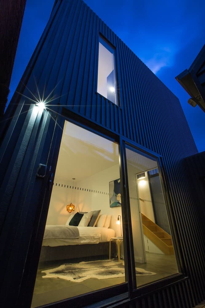 White Room Apartments