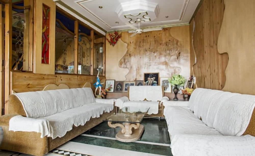 ADB Rooms Hotel Sahiwa