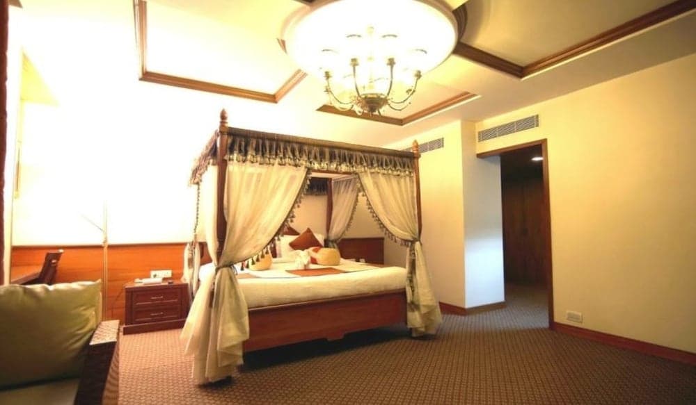 Cenneys Gateway - Pride of Salem