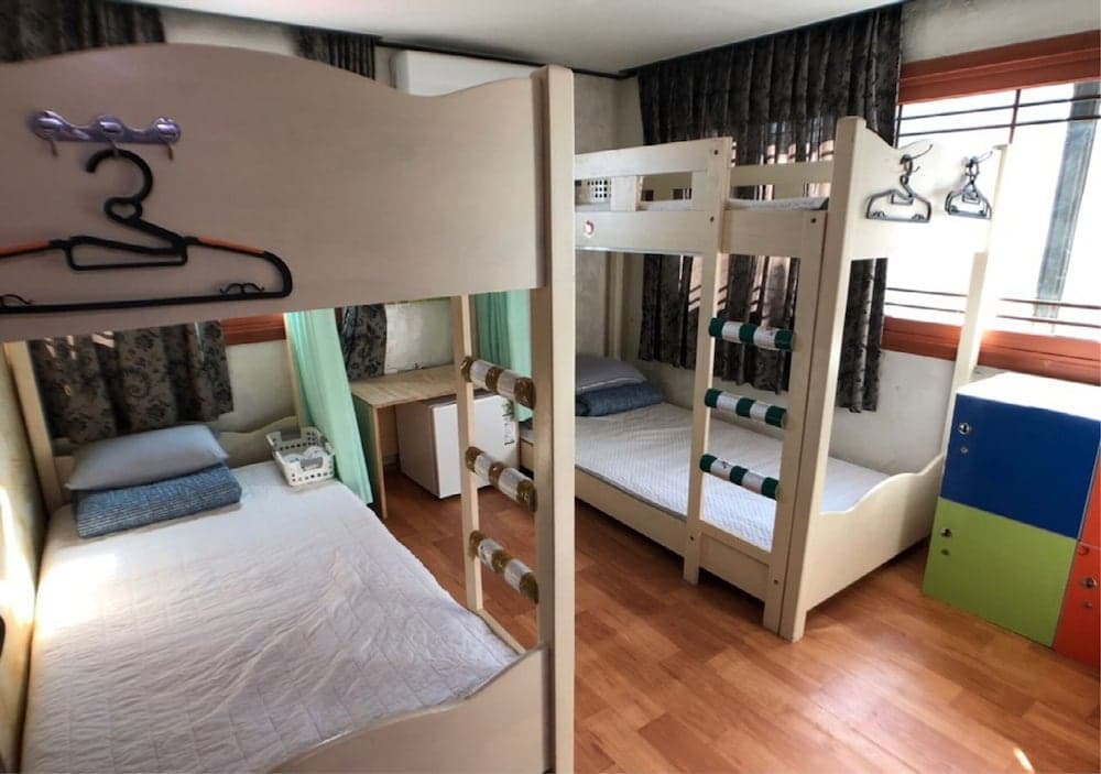 Gudeok Guest House - Hostel