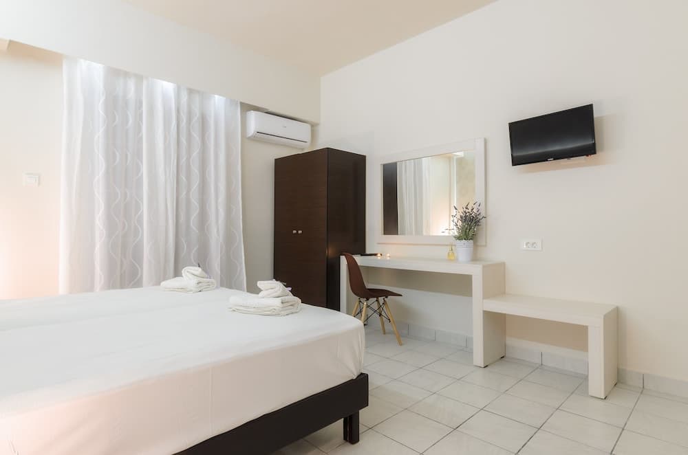 Mouria Studios & Apartments