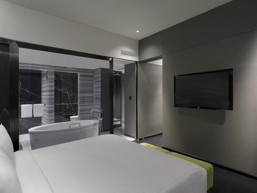 Novotel Chennai Chamiers Road Hotel