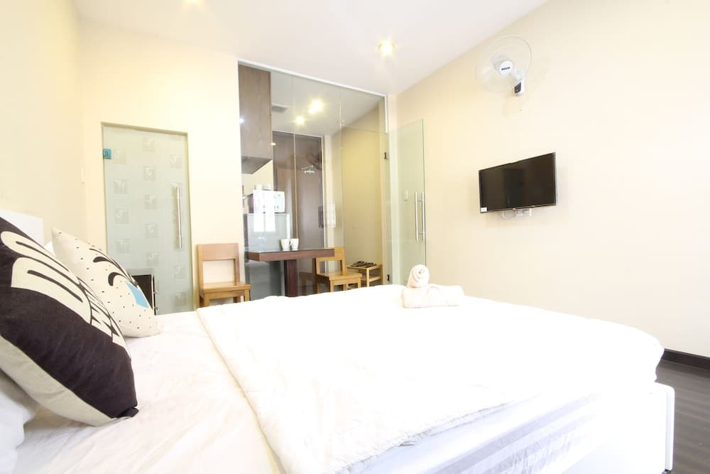 Smiley Apartment 13 - Adults Only