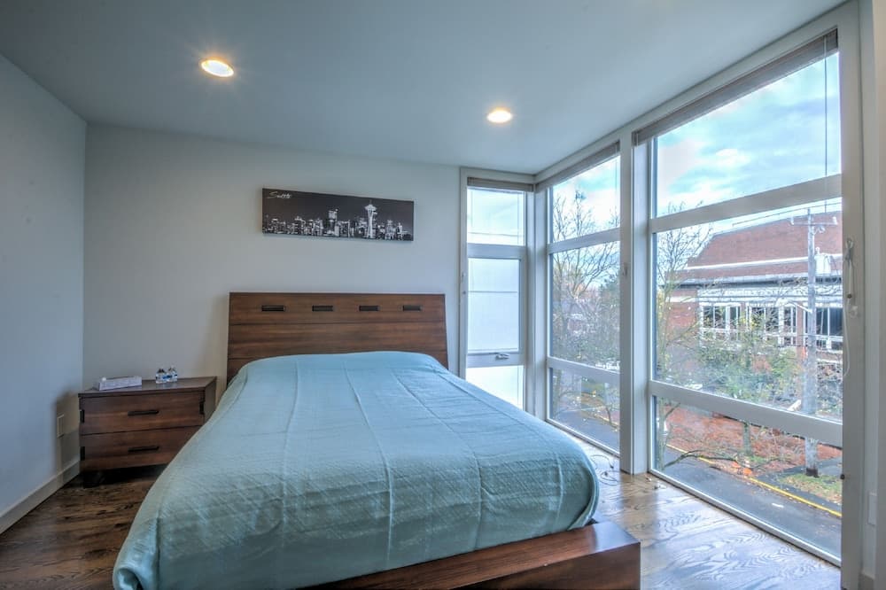 Modern Home with Rooftop Oasis