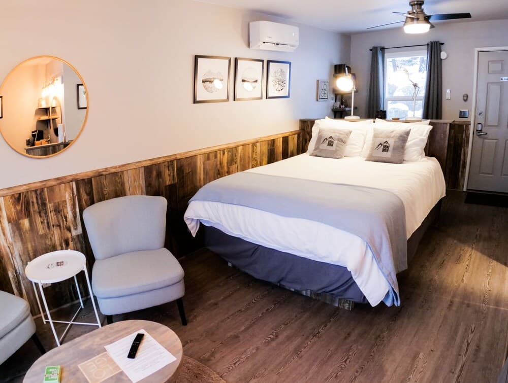 LOGE Leavenworth Riverside