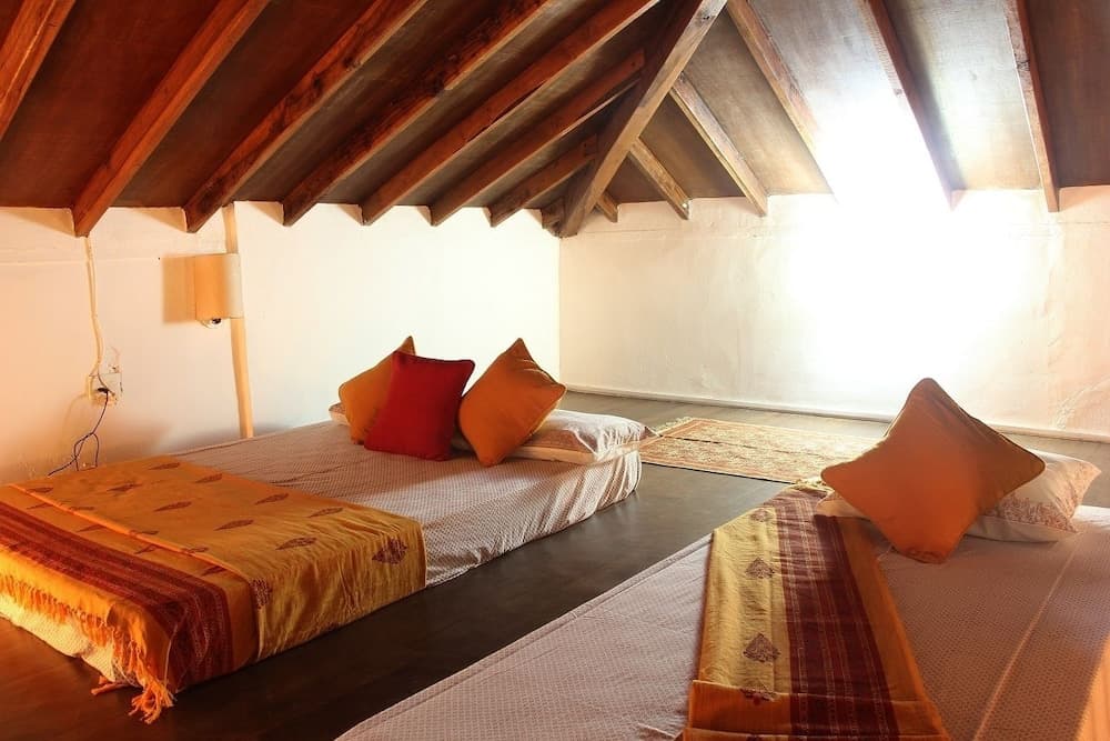 5am Somewhere - Villa Pinhero