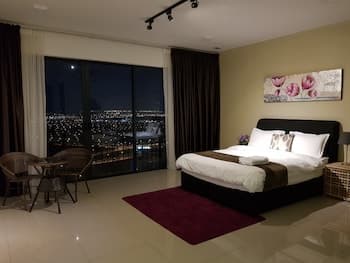 Euzmo Residences at Trefoil