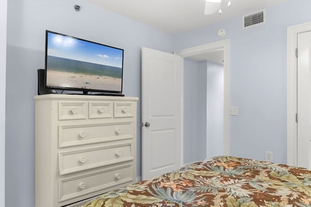 Tropical Winds Unit 701