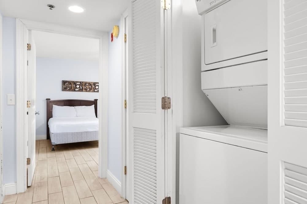 Tropical Winds Unit 701