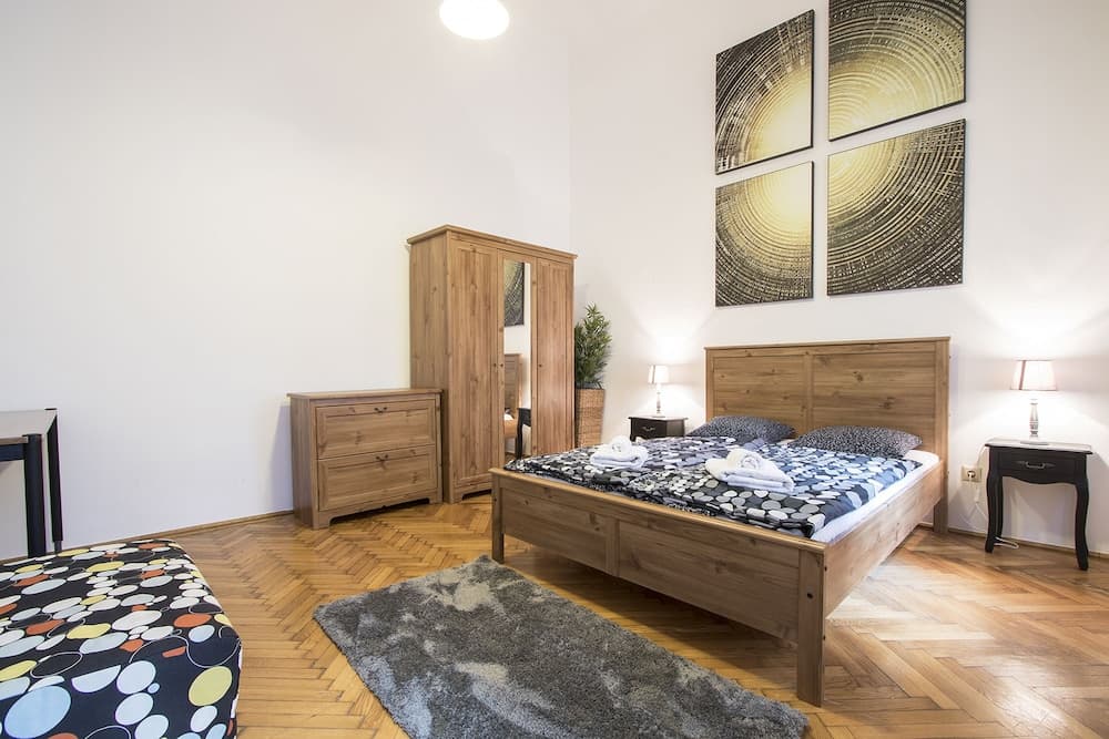 Large Central Apartments Kálmán Imre