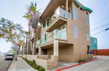 Manhattan Townhome #722