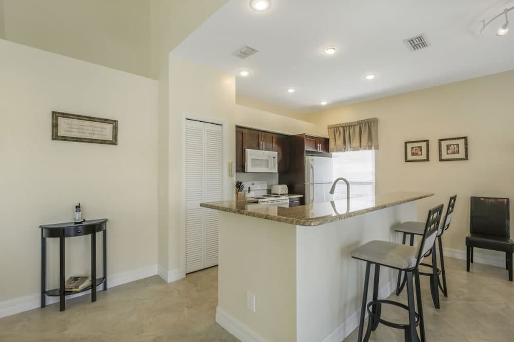 Falcons Glen Home #12950