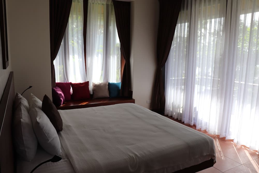 Island View Beachfront Resort