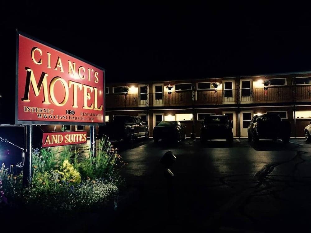 Cianci's Motel and Suites