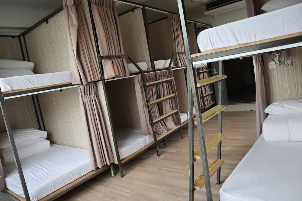 Corner Hostel & Cafe